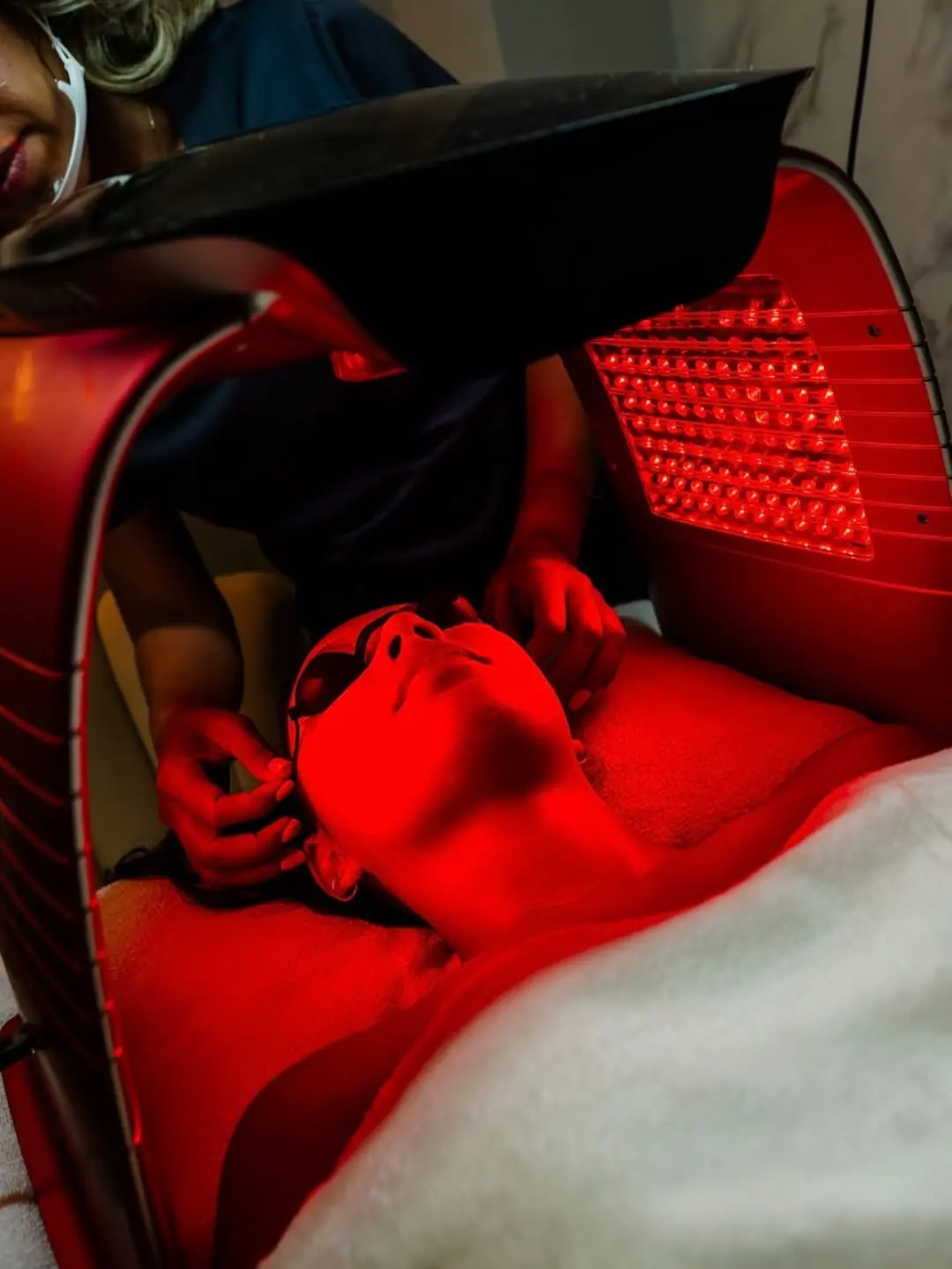 Terapia facial con luz roja LED